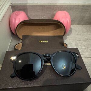 Tom Ford Black Round Sunglasses - Viral Minimalist Trend